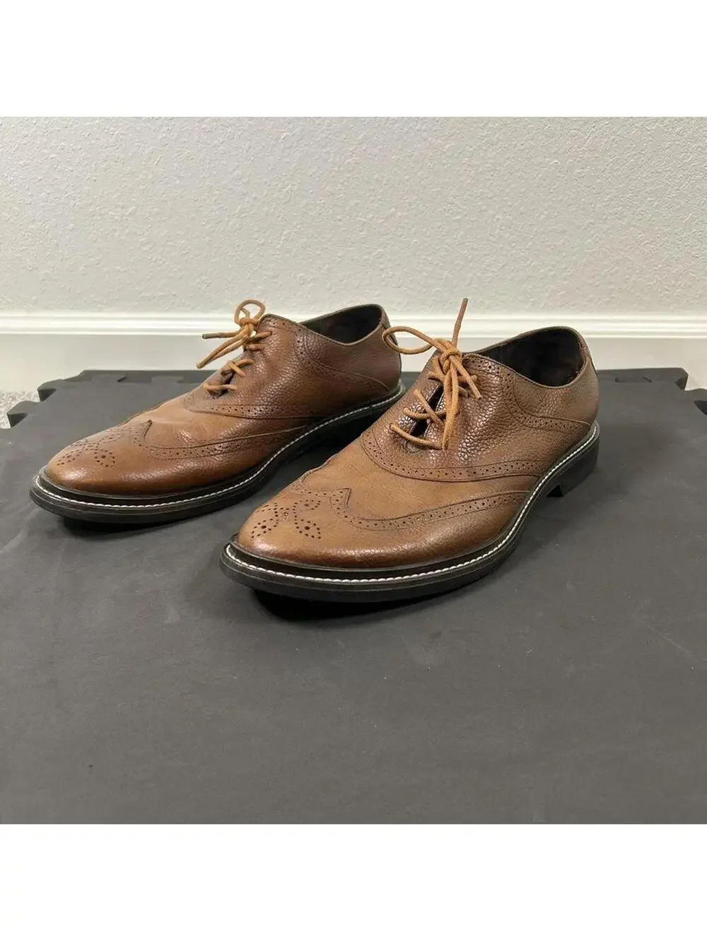Cole Haan Men's Ledley Oxfords in brown leather. size 10